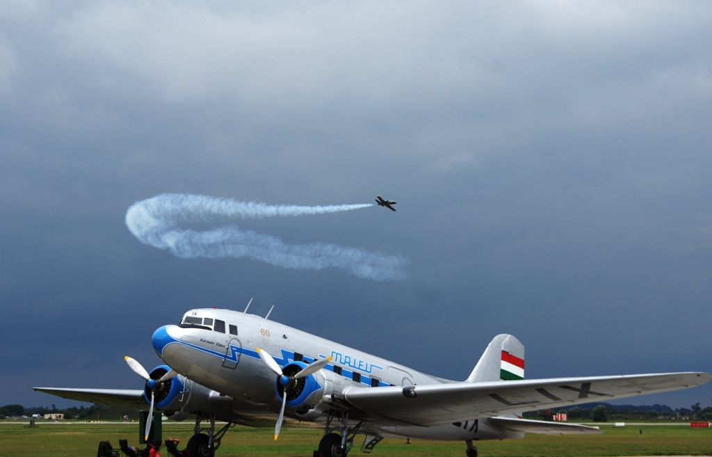 tourista: Repülőnap 2010 - a Breitling formáció vezérgépe a LI-2 - vel