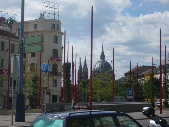 Budapesti Parlament vs. bécsi Kirche Maria vom Siege
