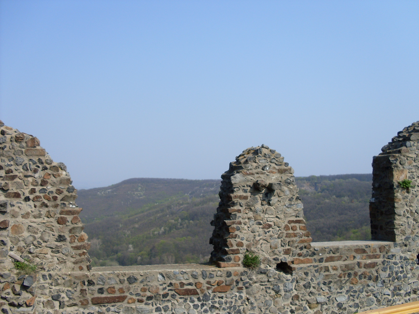 a vár megmaradt fala