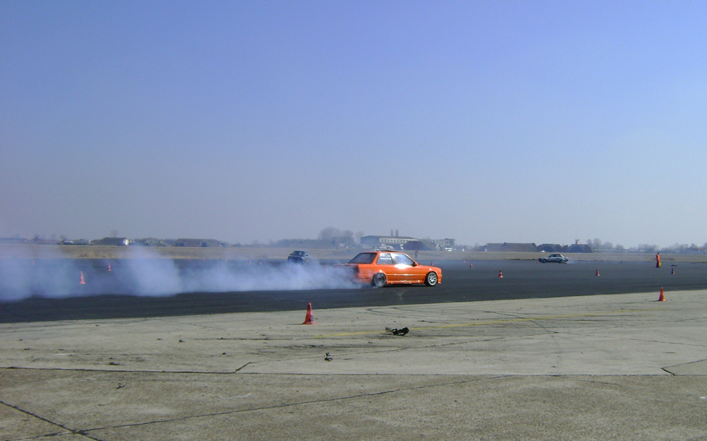 BMW E30 V8