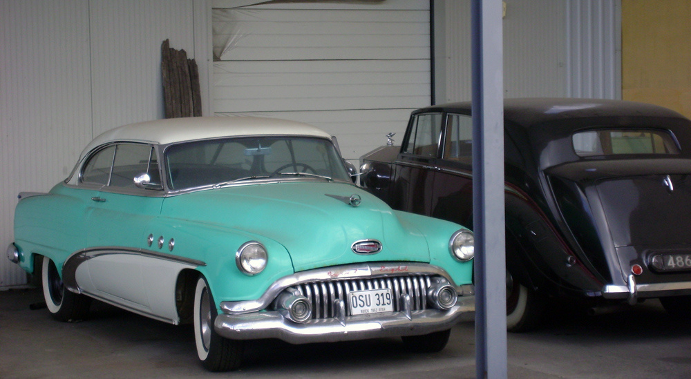 Buick Special 2dr Coupe (1952) & Rolls-Royce Silver Wraith (1946