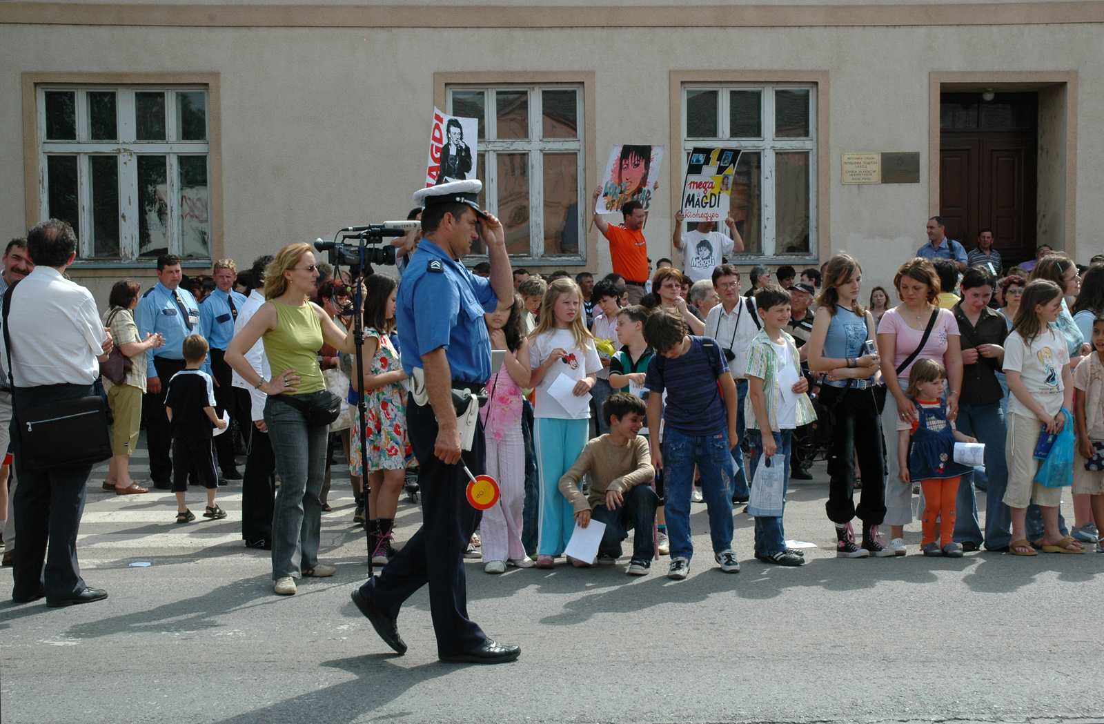 Kishegyes Polgármesteri Hivatal előtt