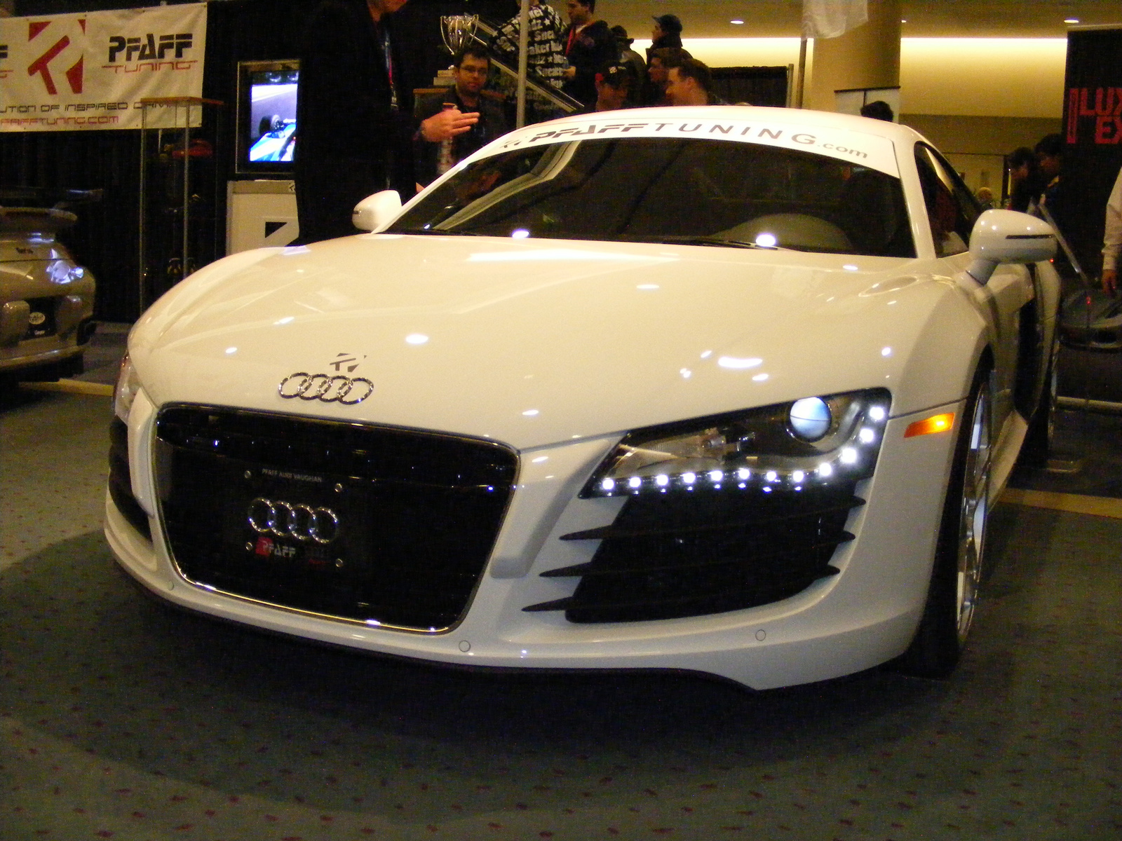 R 8