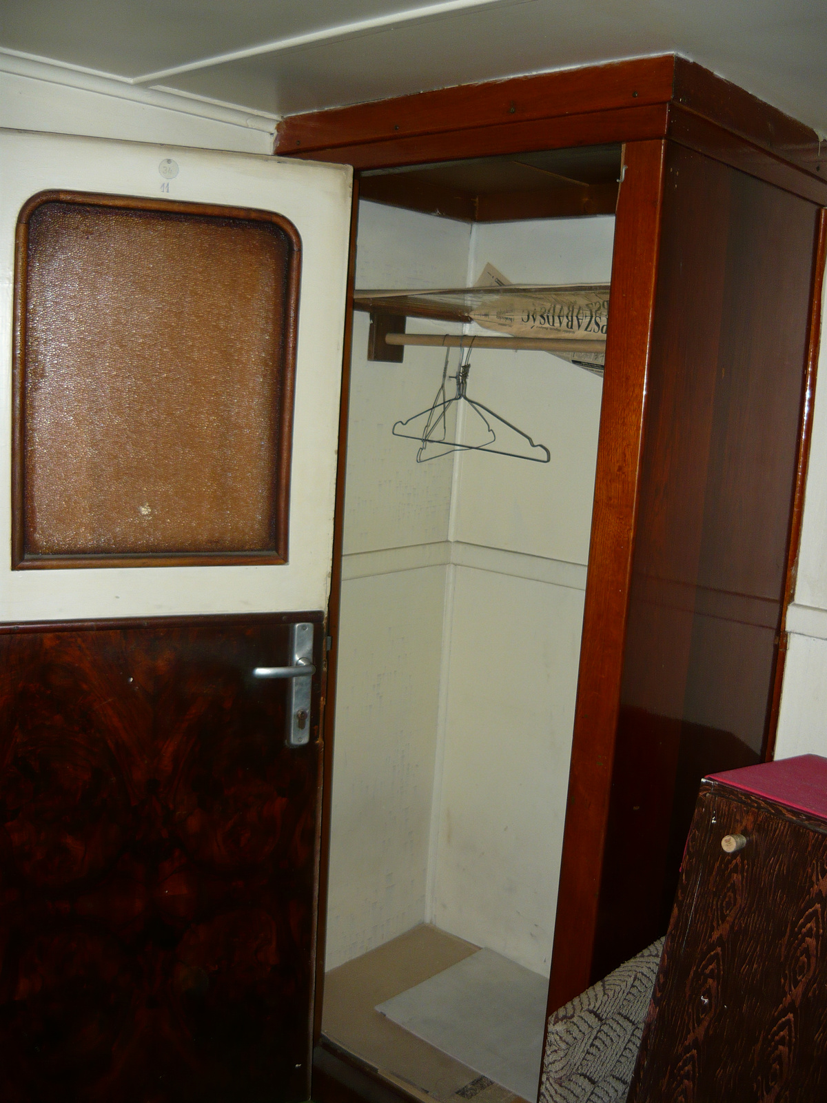 52. Tiszti szekrény - ms Buda áruszállító hajó