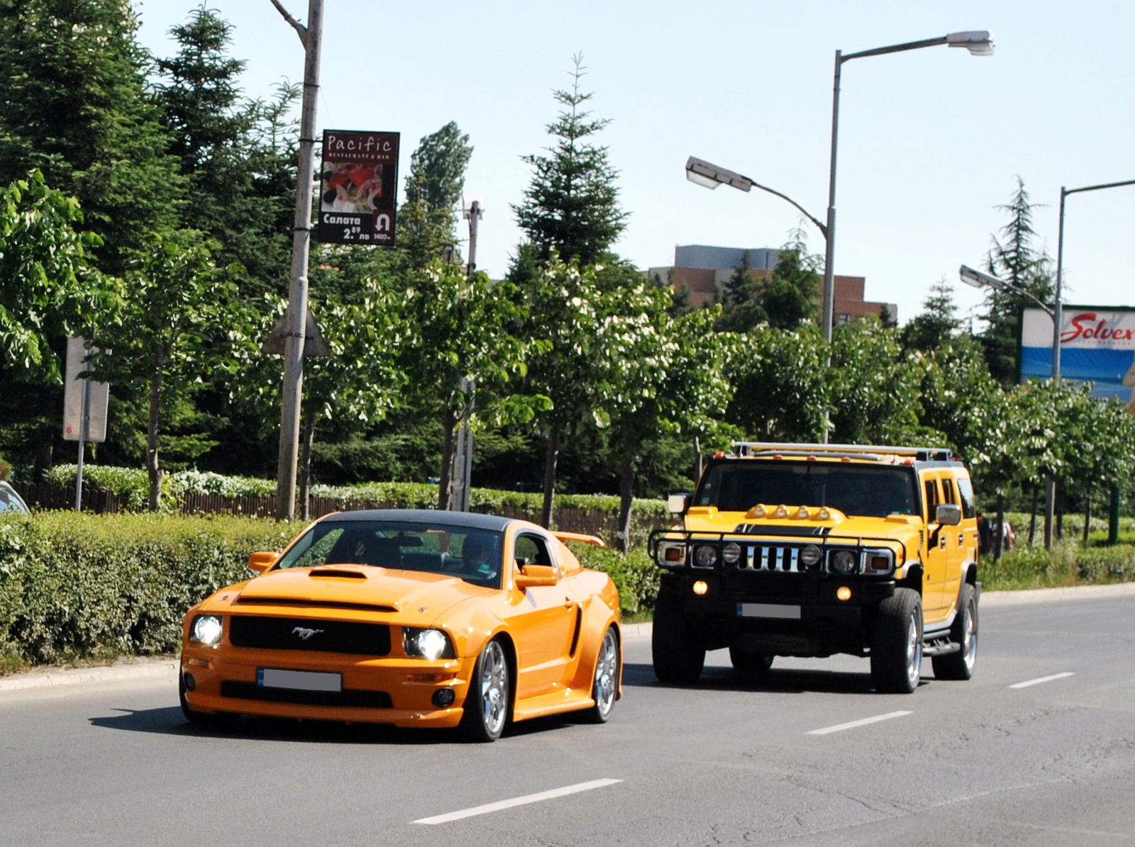 Ford Mustang GT & Hummer H2