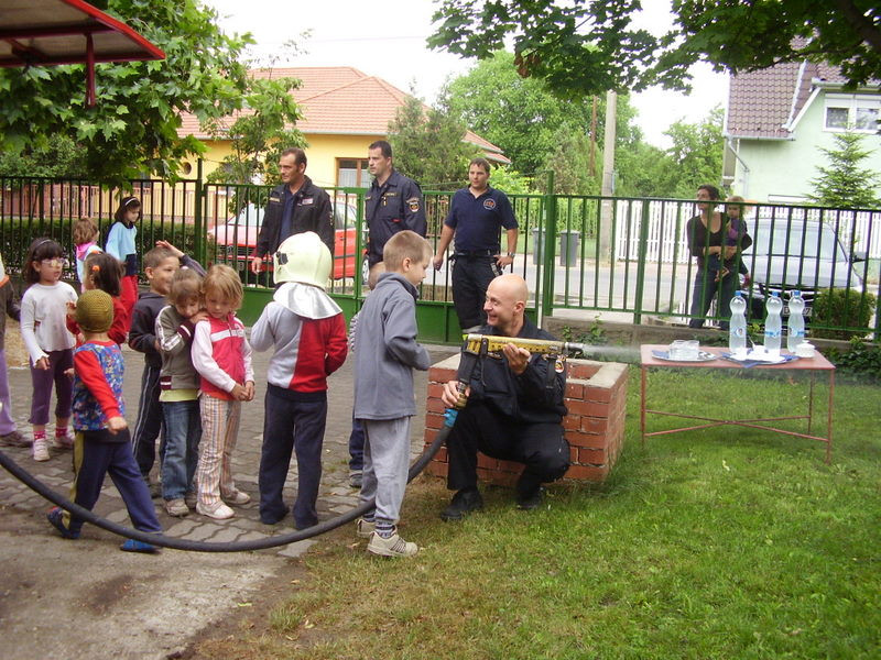 2009.05.28.ovi Tűzoltókkal 038