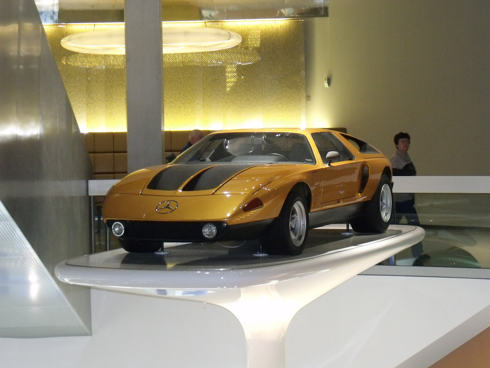 Mercedes múzeum Stuttgart 405