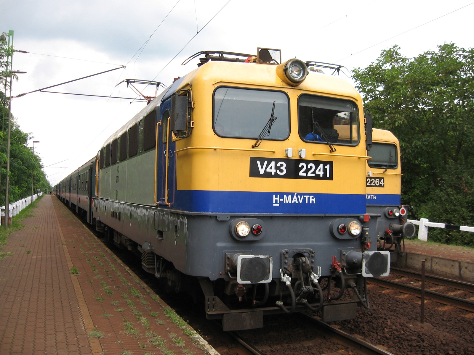 V43 2241 & V43 2264