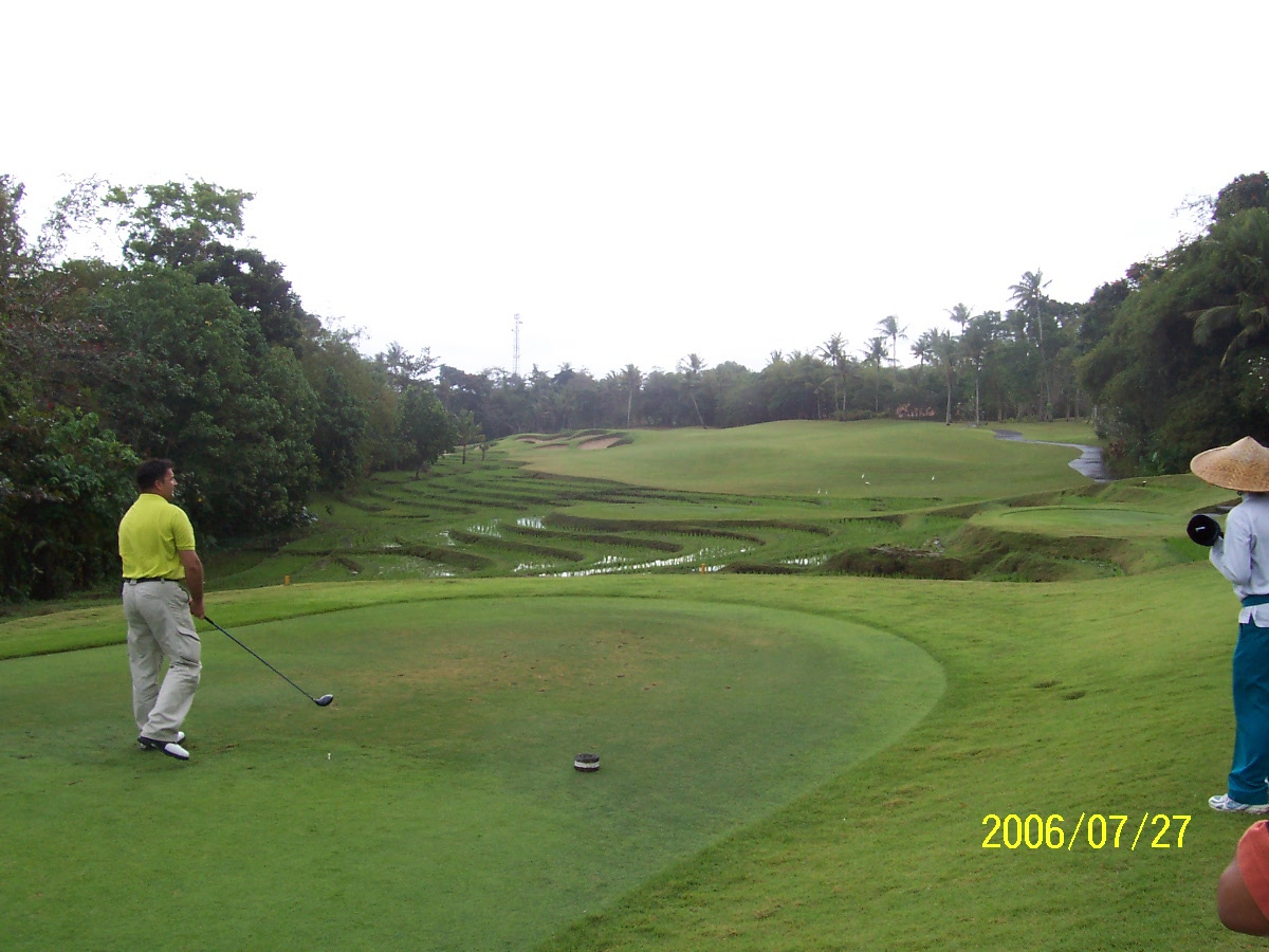 Bali - Nirvana Golf, Átütöttem a rizsföld felett...
