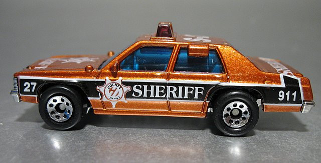 Ford LTD police sheriff gold 2