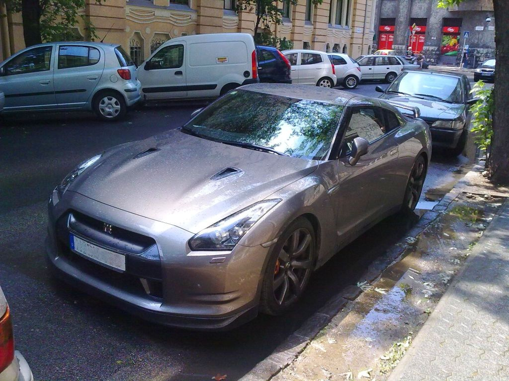 Nissan gtr