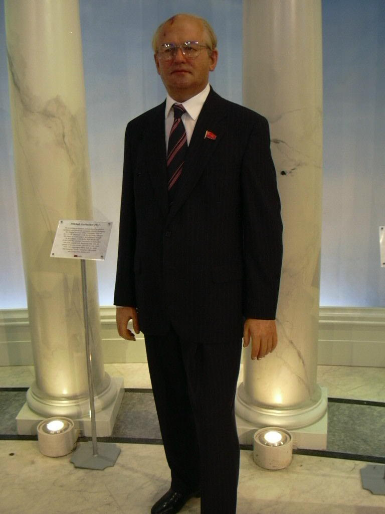 99911 Mihail Gorbachov-Madame Tussauds