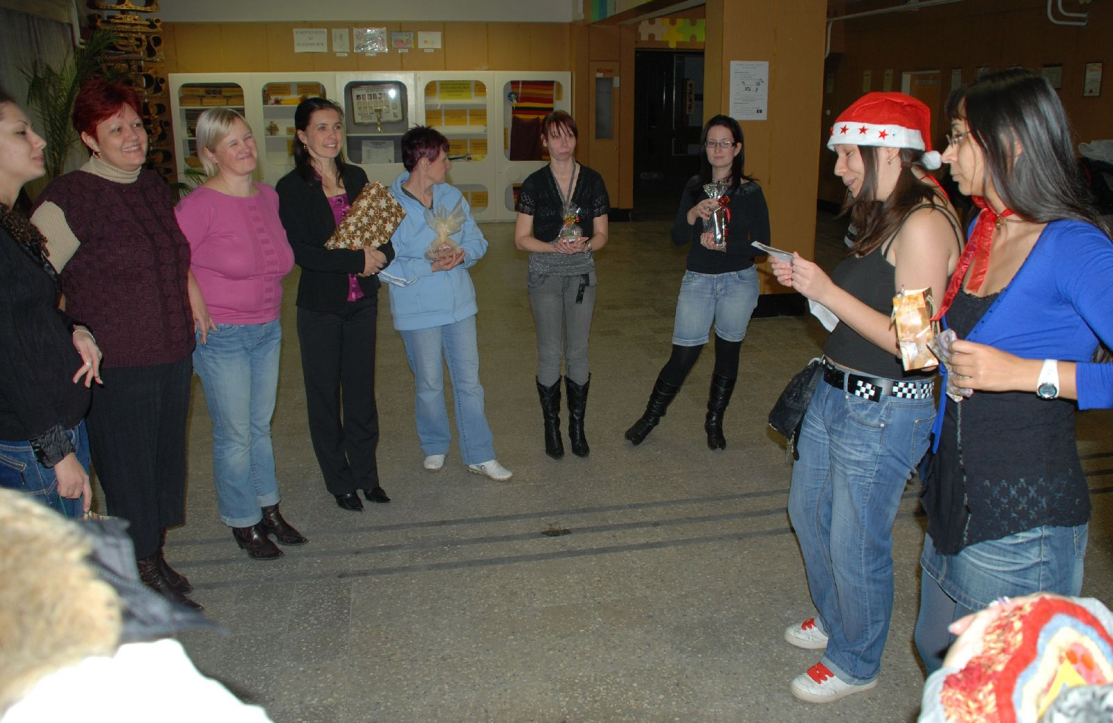 RL 2010.12.16. Szeged, Klubnap, Ajándékozás 038