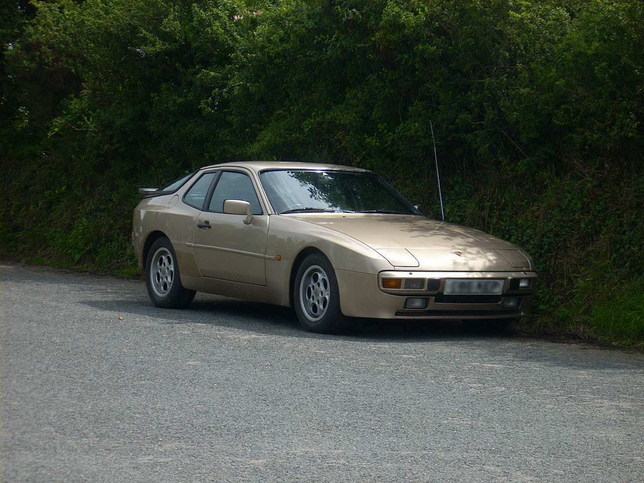 Porsche 944