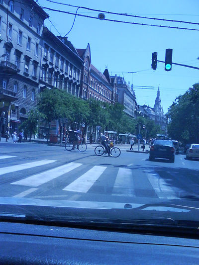 a biciklis aki úgy közlekedik ahogy kedve tartja több kép: antib