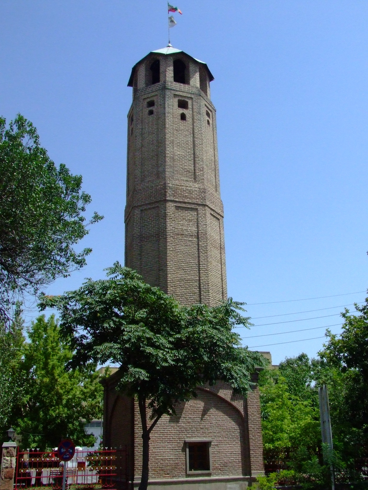 Irán 1404 Tűztorony Tabriz