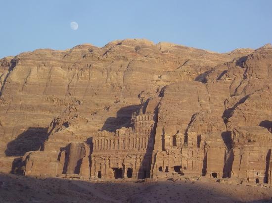 moonrise-over-jebel-al