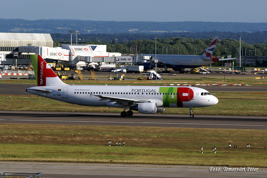 Heathrow Portugal A319-01