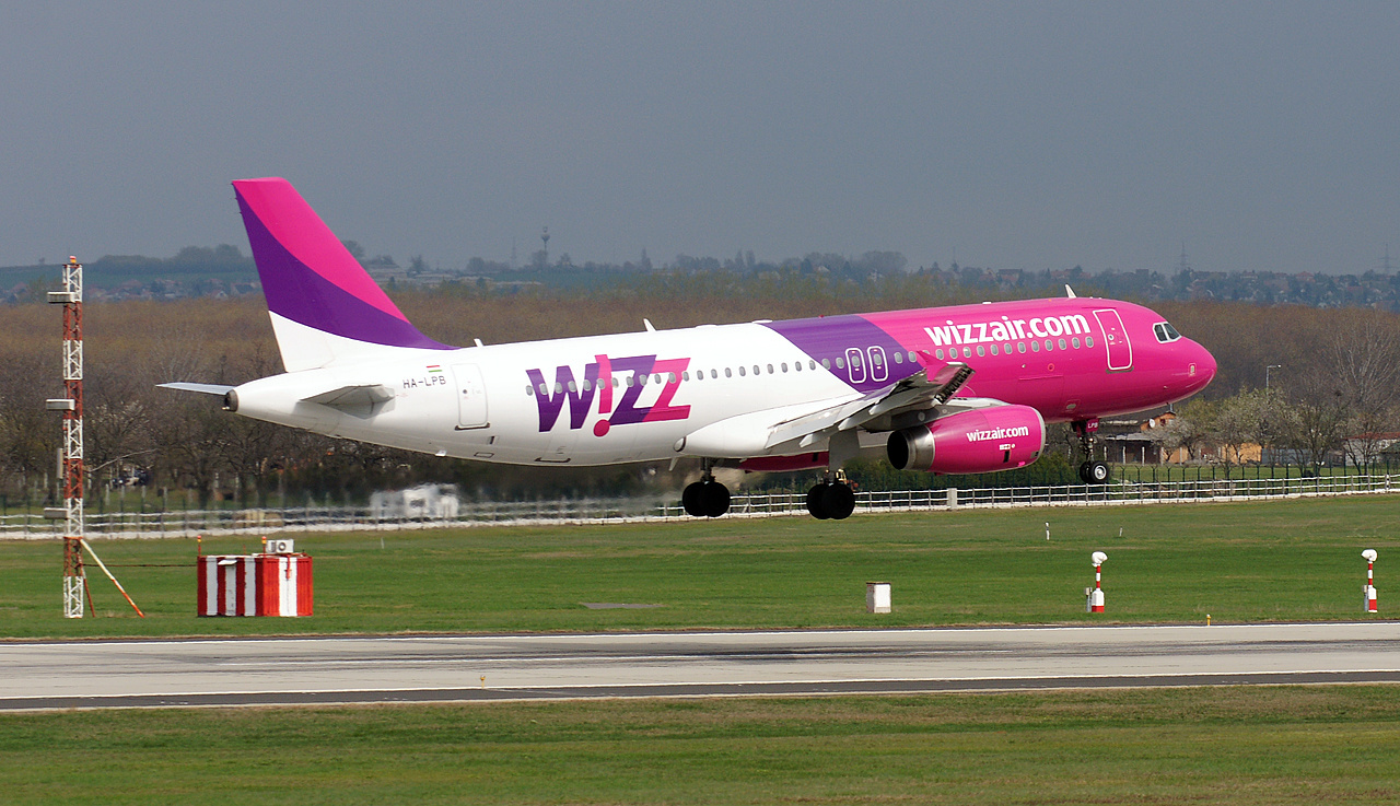 Wizzair A320 HALPB 100411-02