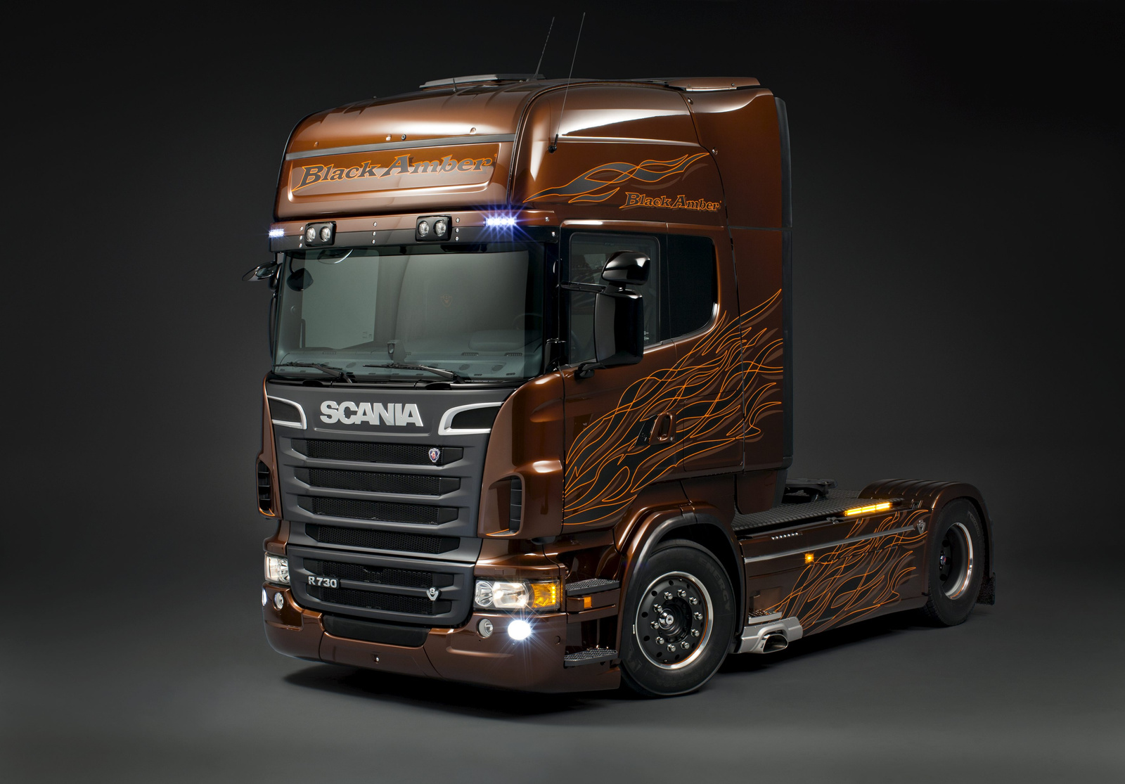 Scania R730 V8 Topline - Black Amber limited-edition