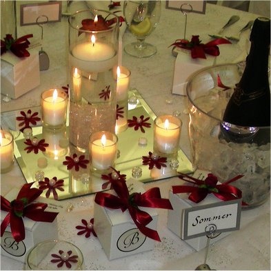 white-red-table-centerpiece