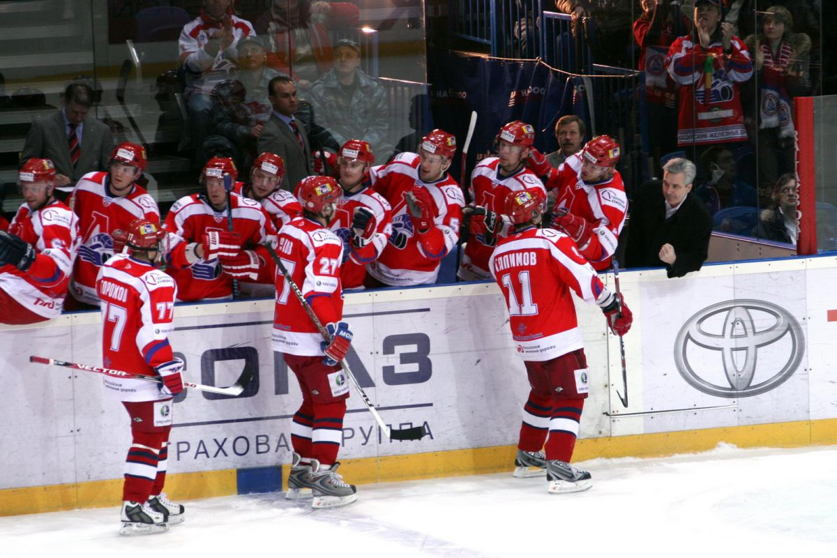 Lokomotiv Yaroslavl    Локомотив Яросла́вль