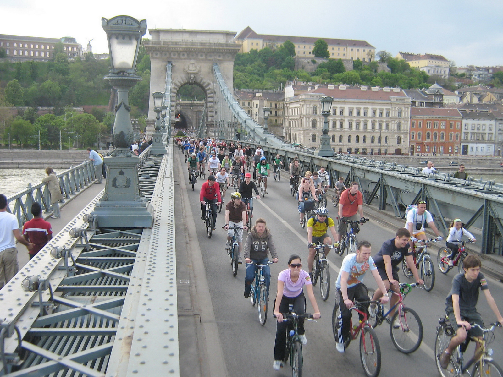 AZ ÉN LÁNCHIDAM 5 CRITICAL MASS Bartókné Gyöngyvér