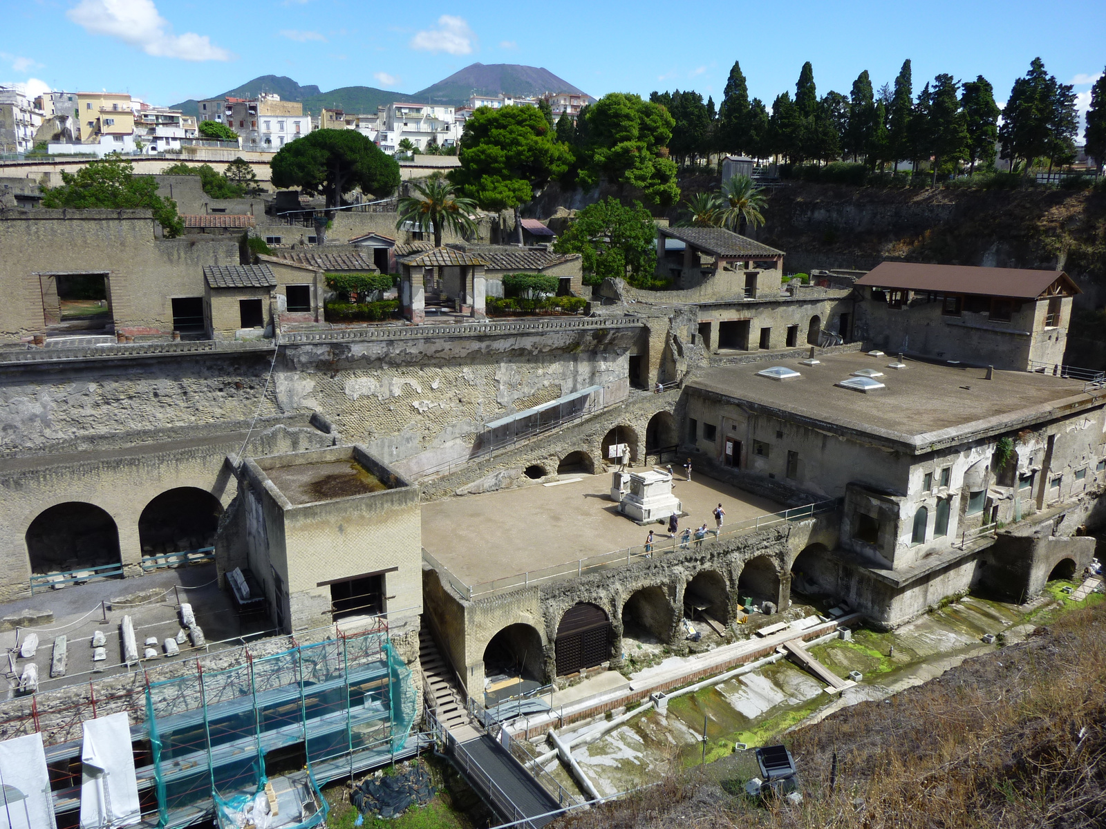 Herculaneum, mögötte a Vezúv