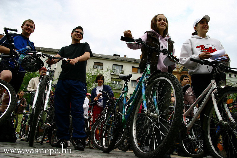 Critical Mass 20090419 Szombathely