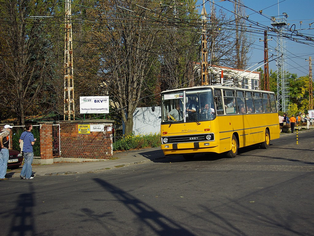 Ikarus 260 T a Pongrác úti troligarázsban 22 2008.10.11