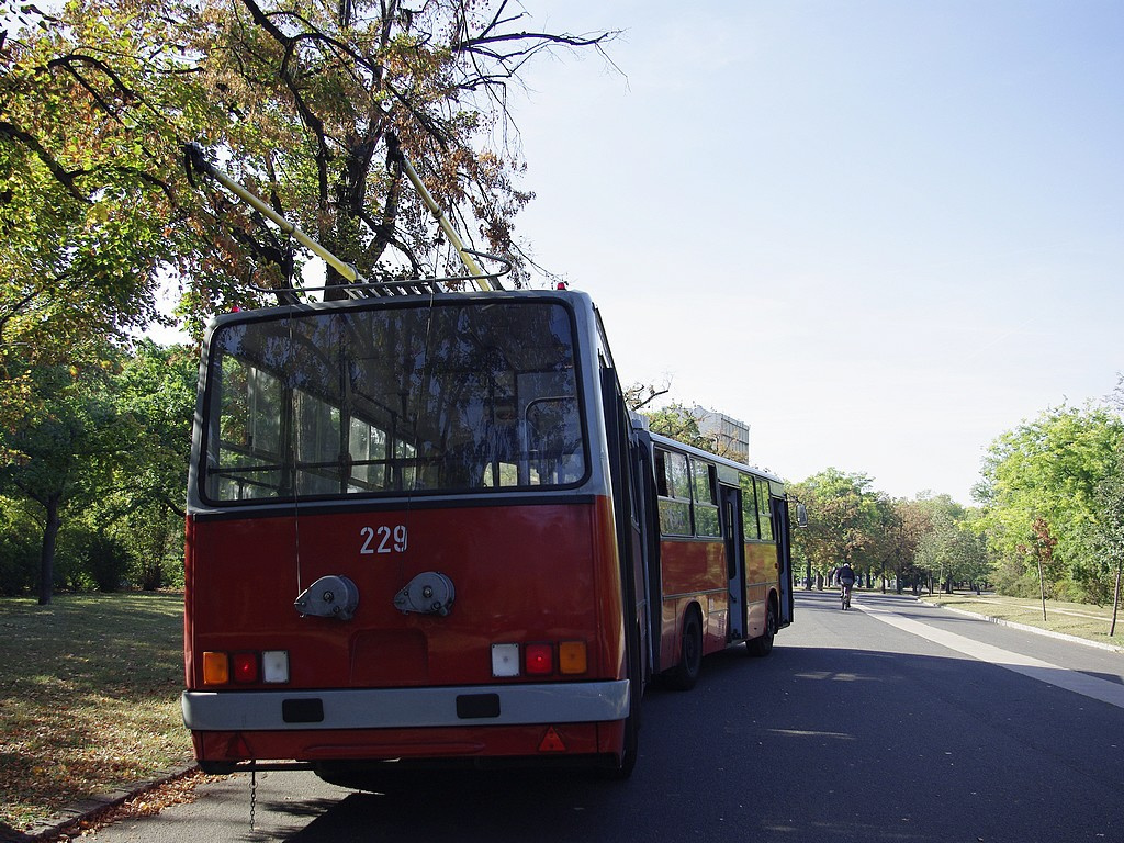 Ikarus 280T a Közlekedési Múzeumnál 6 2009.09.27