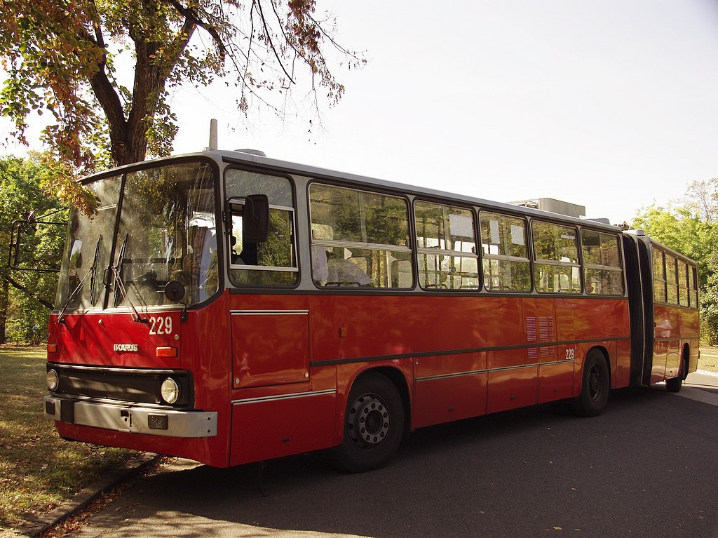 Ikarus 280T a Közlekedési Múzeumnál 9 2009.09.27