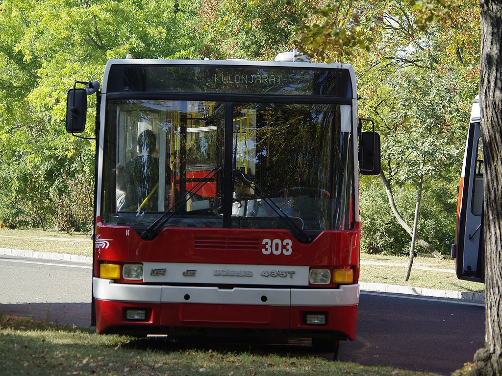 Ikarus 435T a Közlekedési Múzeumnál 1 2009.09.27