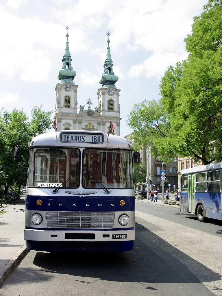 Ikarus 180 a Batthyány téren 10 2011.06.11