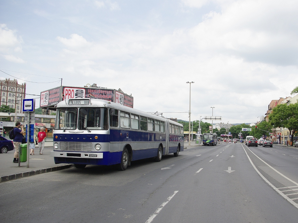 Ikarus 180 a Széll Kálmán téren 12 2011.06.18