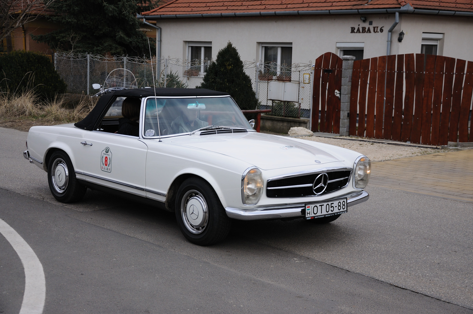 Mercedes-Benz 230SL