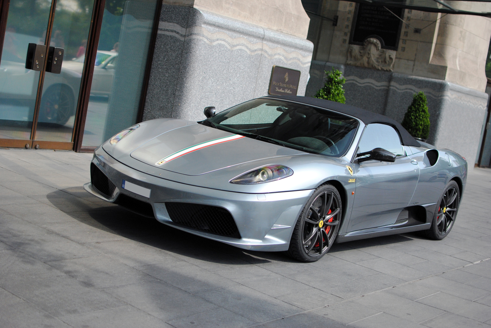 Ferrari Scuderia Spider 16M