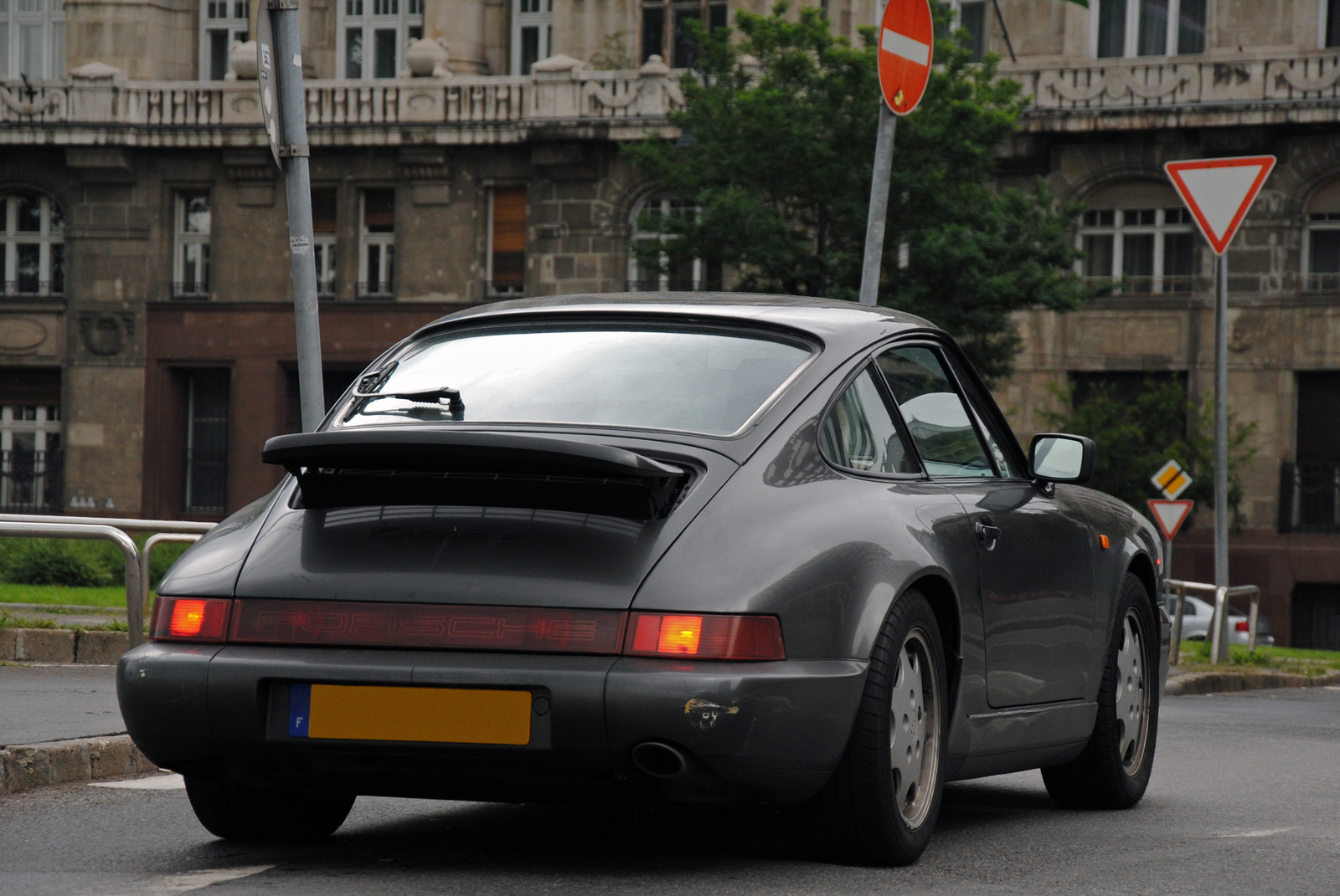 Porsche 911 Carrera 2