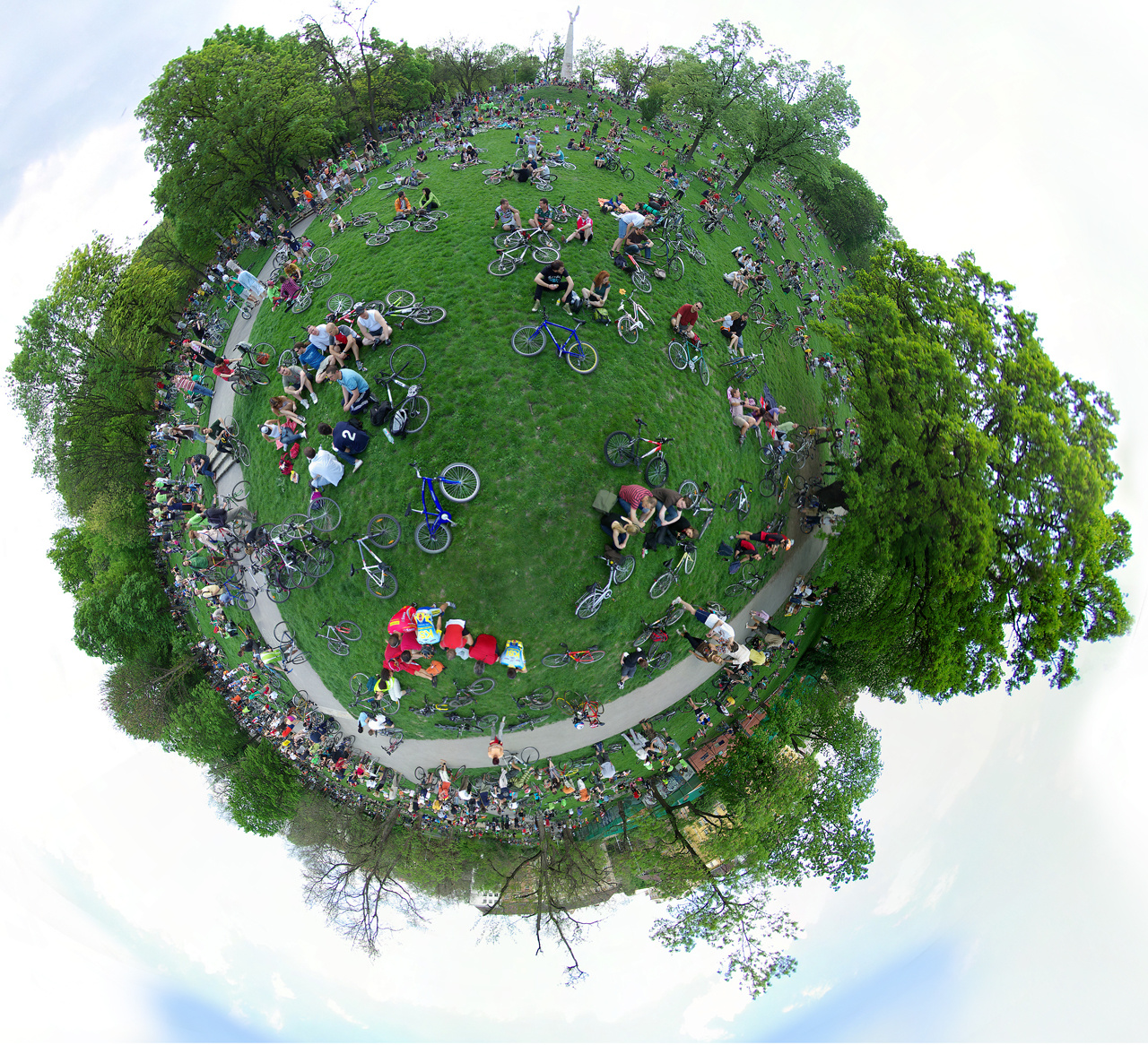 Critical Mass 2009, Bikers' world.