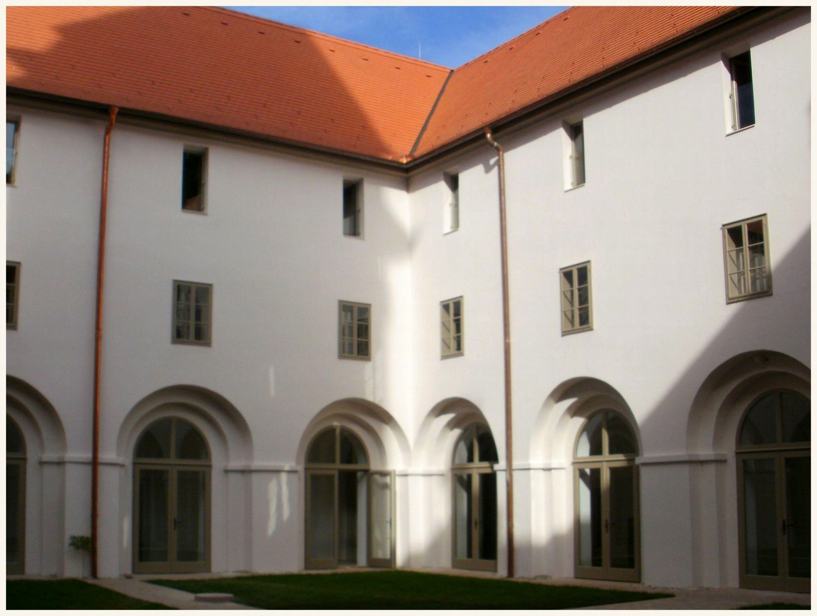 Sopronbánfalva - Pálos kolostor udvara