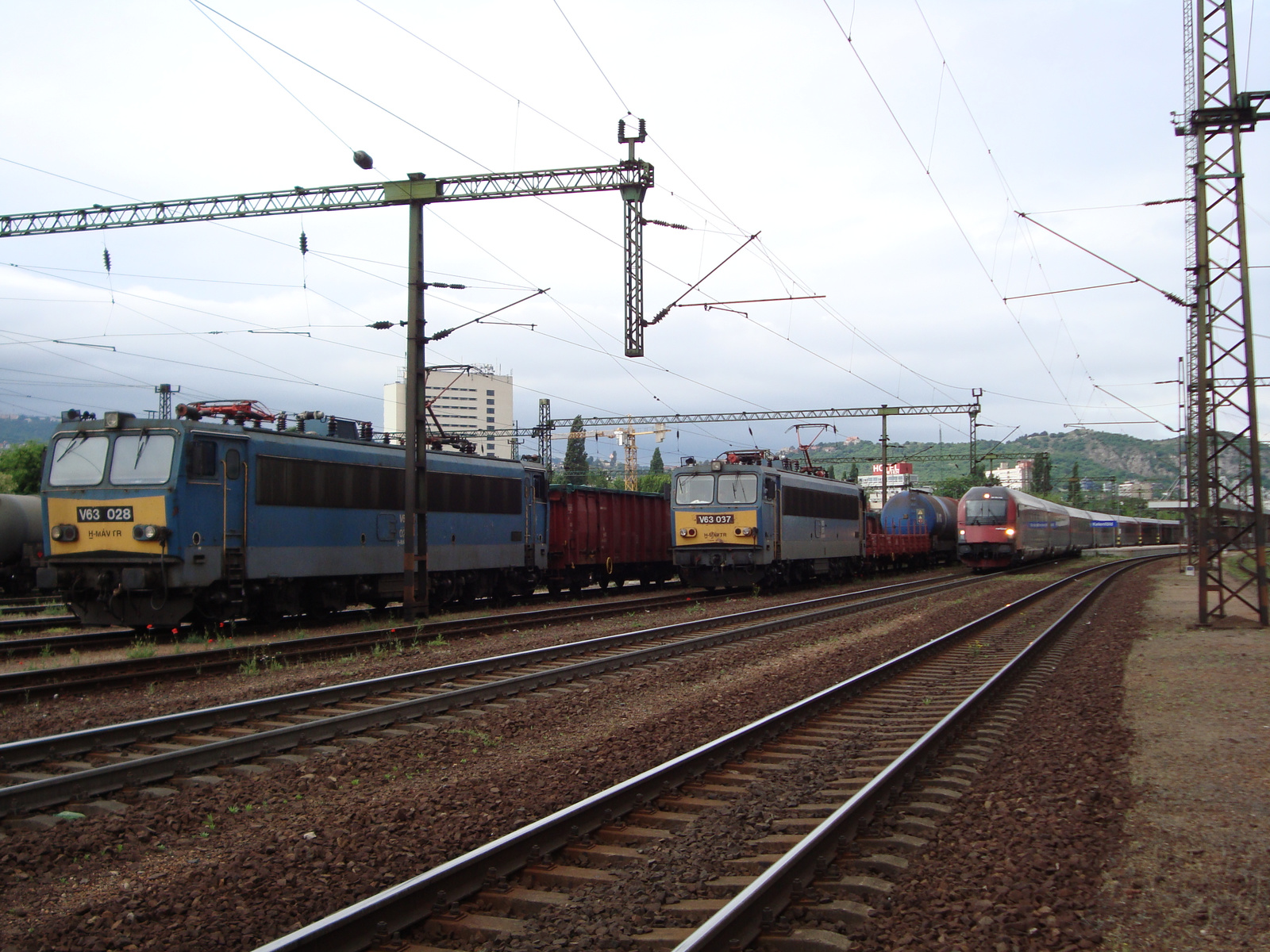 V63 028 + 037