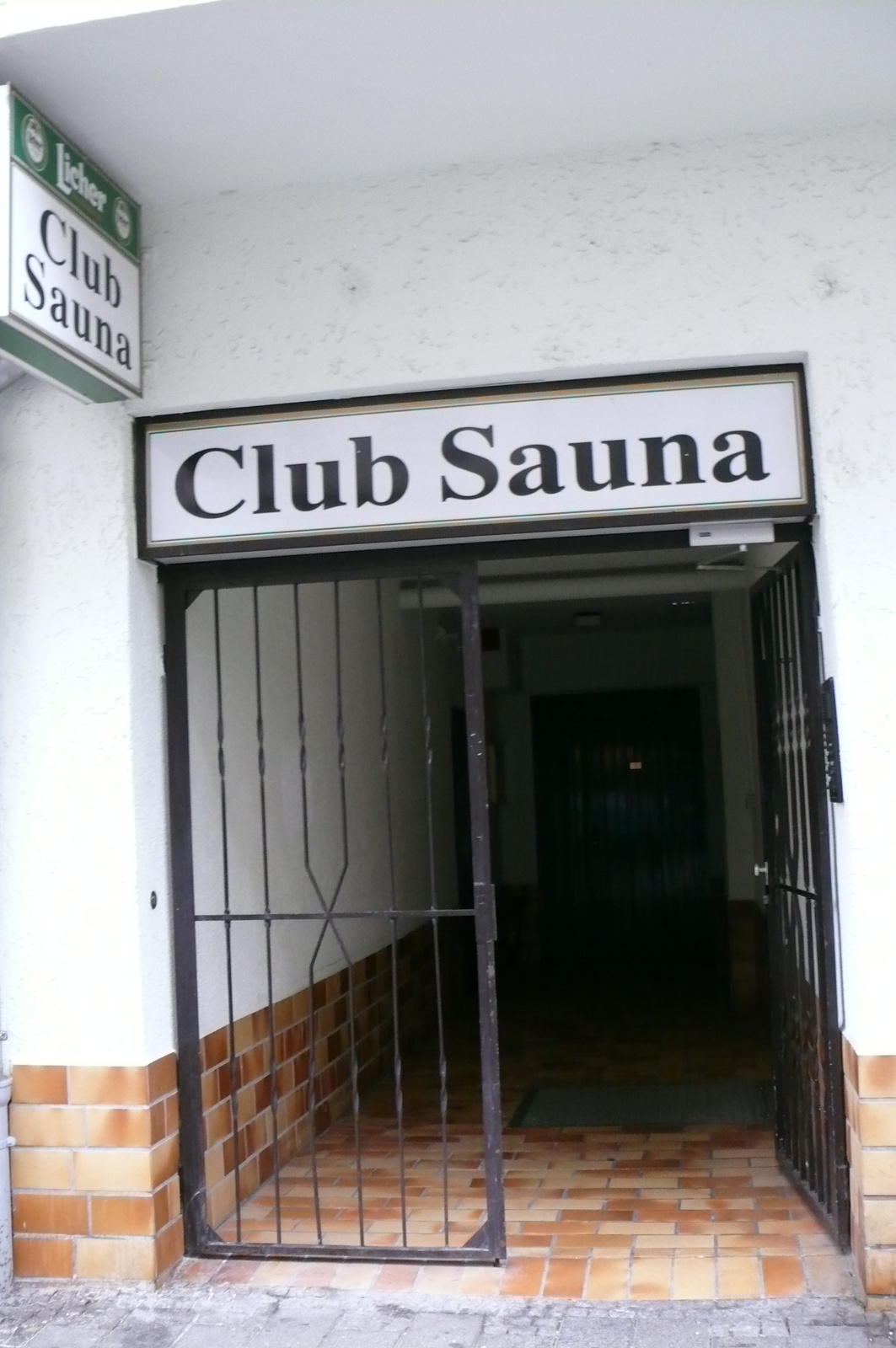 Biztatóan hat a helyi éjszakai bár"club sauna"