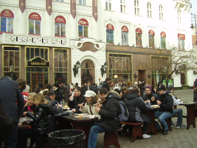 2009. Szilveszteri ebéd a Zserbó előtt.