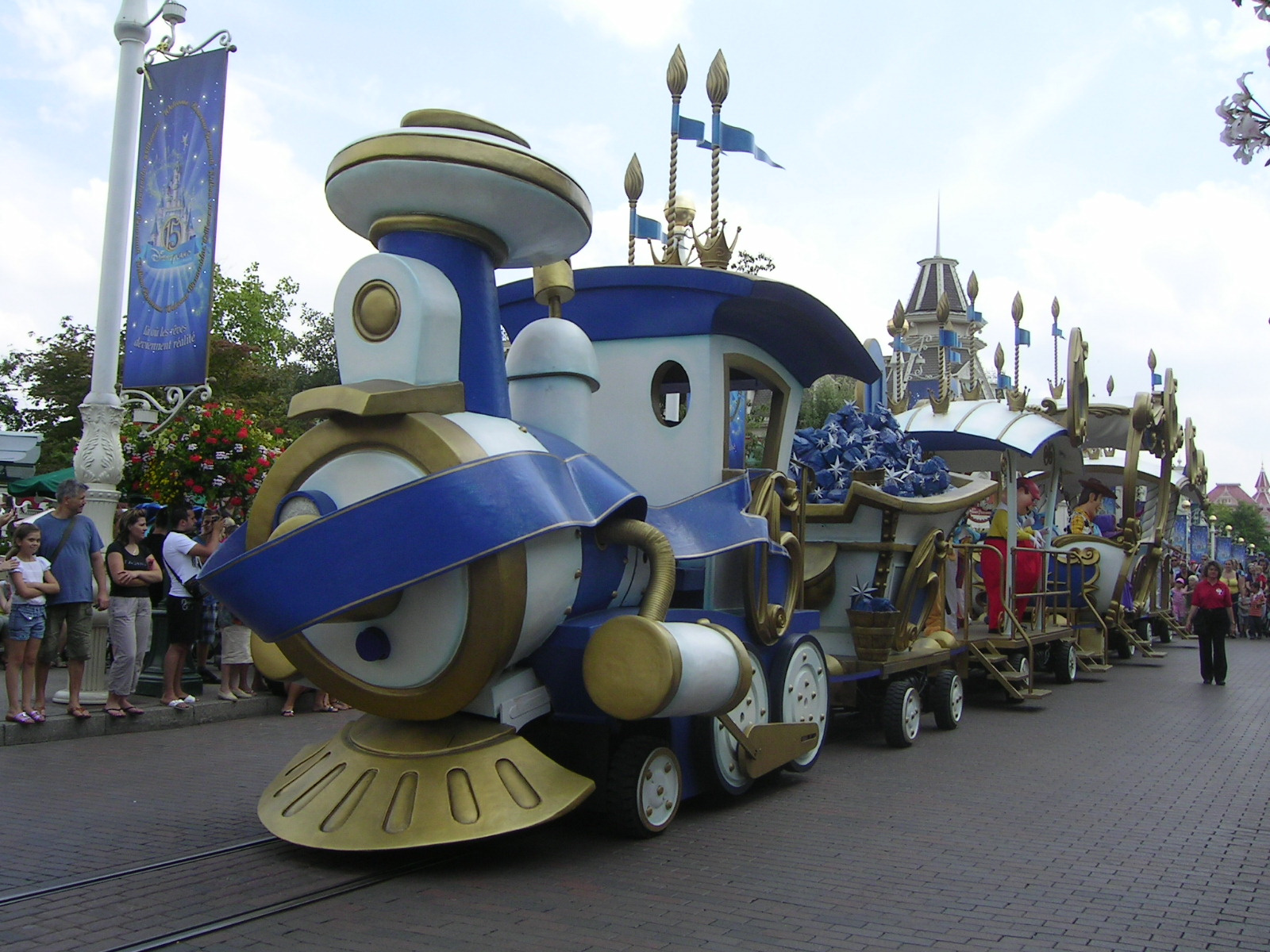 40 - Disneyland - Disney's Once Upon a Dream Parade