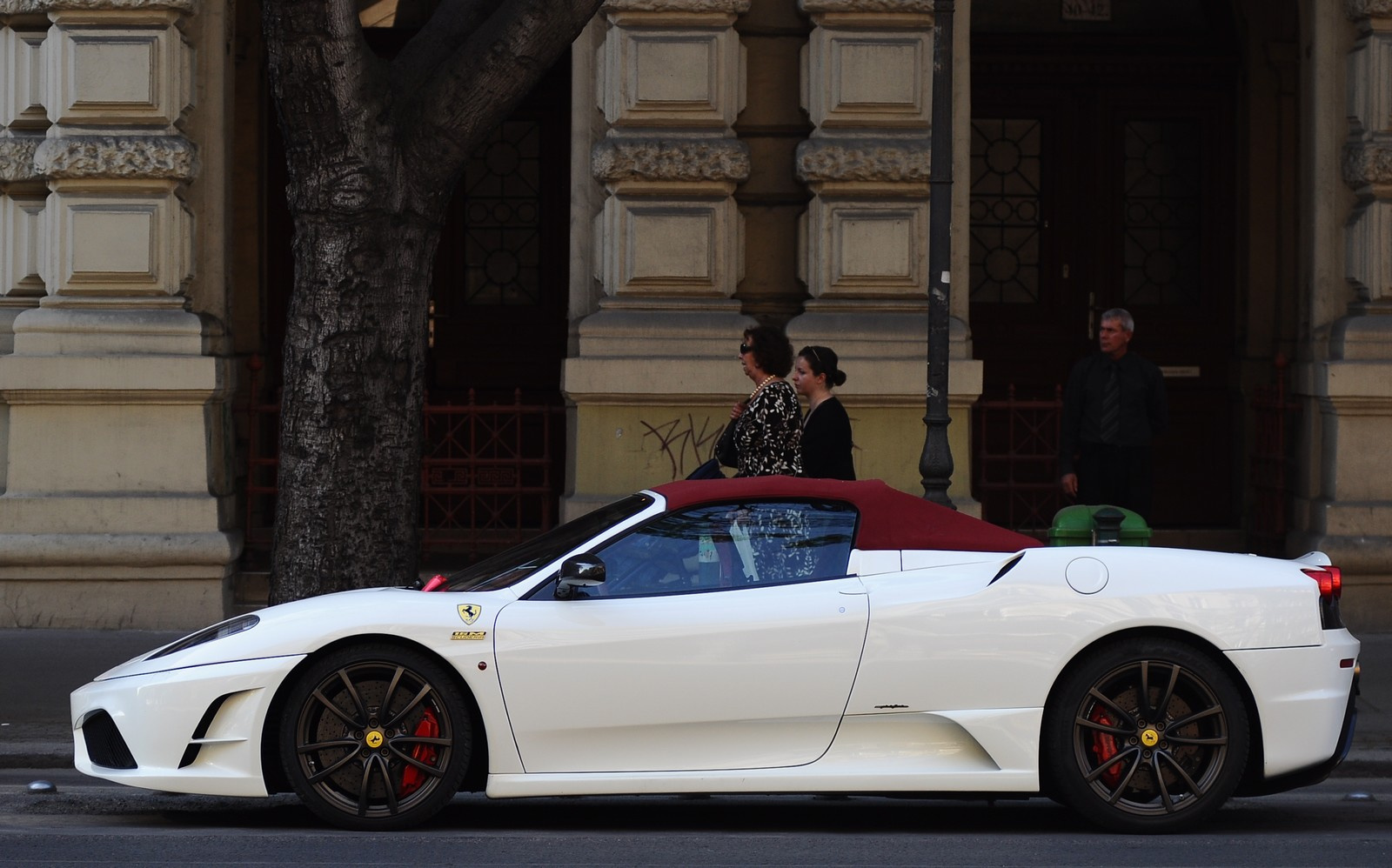 Ferrari Scuderia Spider 16M