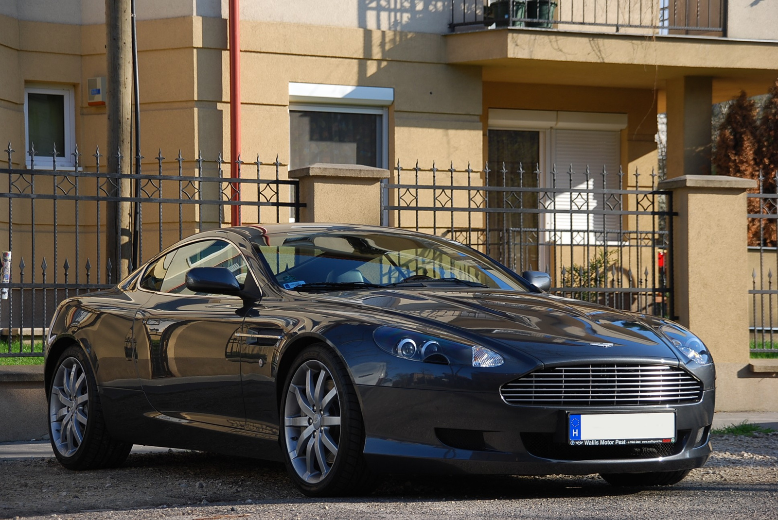 Aston Martin DB9