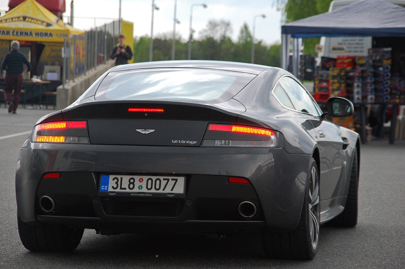 Aston Martin V12 Vantage