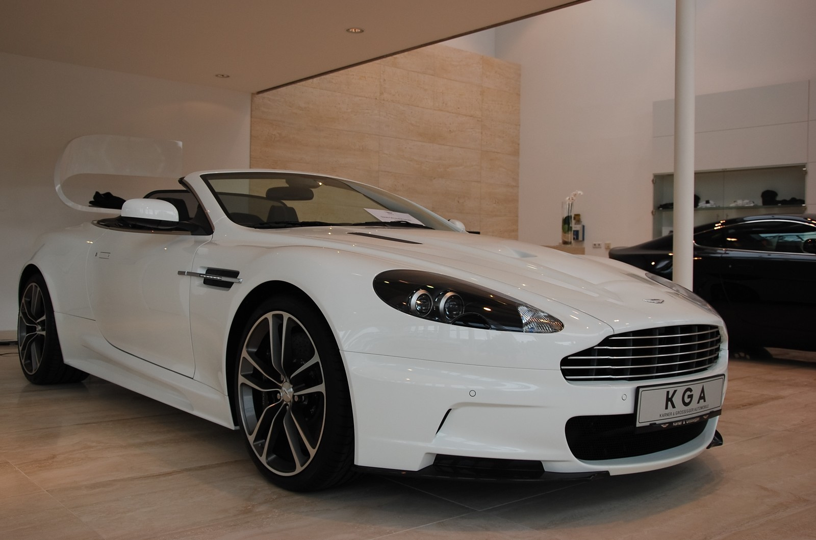 Aston Martin DBS Volante