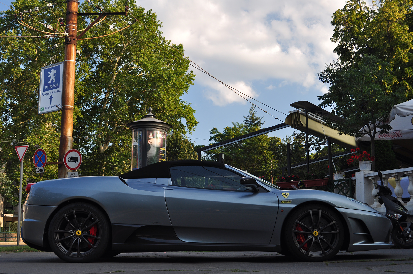 Ferrari Scuderia Spider 16M