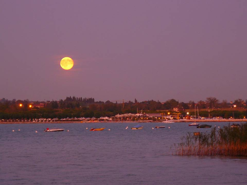 Peschiera di Garda - 2009 - Moonrise